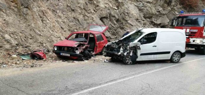 ПТП затруднява движението край смолянското село Петково