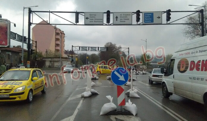 Пуснаха експериментално кръгово движение на кръстовището при 