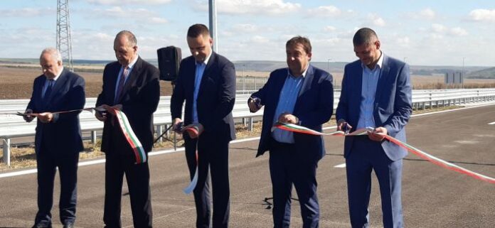 Пуснаха в движение още 16 километра от АМ 