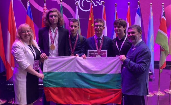 Пълен комплект медали за наши ученици от Международната Менделеева олимпиада в Китай