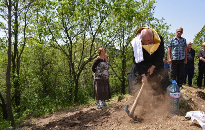Първа копка на нов параклис и храмов празник в Симитлийско на Георгьовден