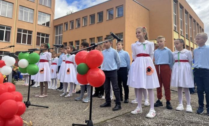 Първият училищен звънец огласи училищата в община Кюстендил