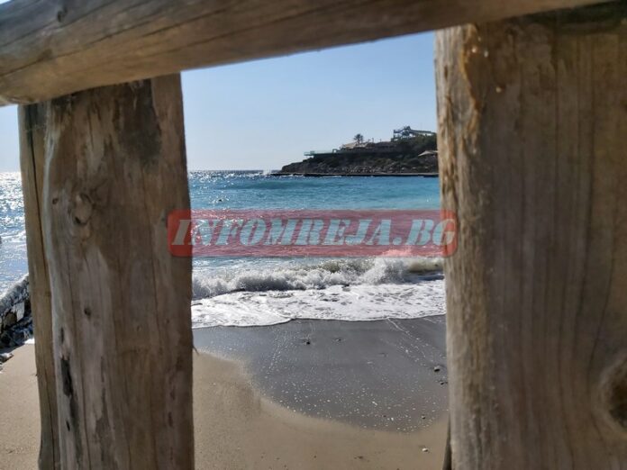 Първите туристи кацнаха на летище Бургас