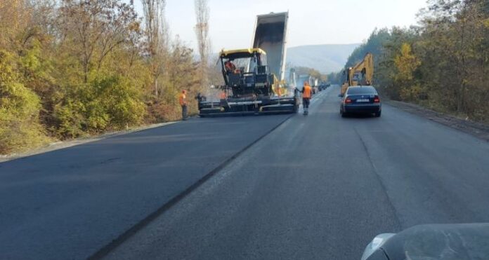 Пътищарите не режели асфалта като сирене - точно до сантиметър