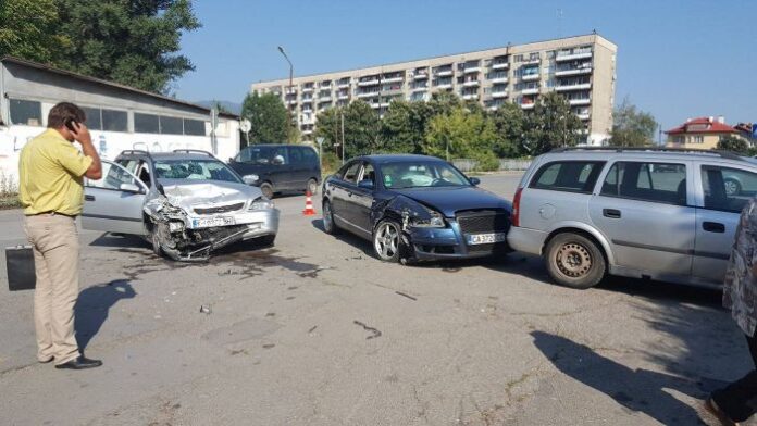 Пътничка пострада при катастрофата на кръстовище в Кюстендил