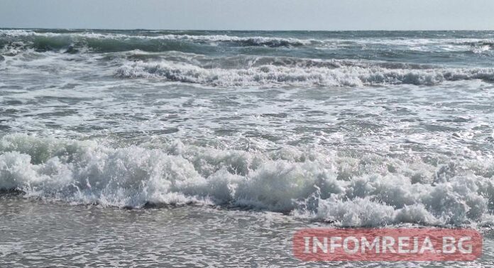 Яхта се обърна край Бургас