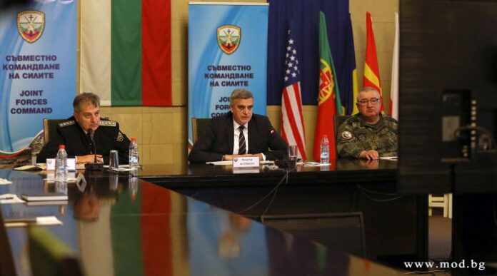 Янев: Българските военнослужещи зад граница са посланици на България