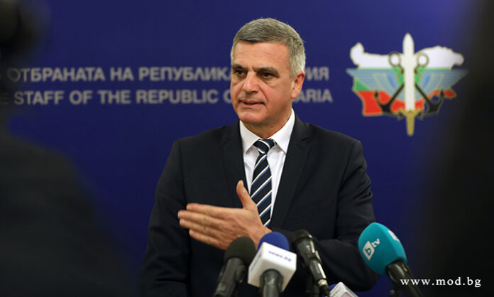 Янев предвижда за армията ни да има 