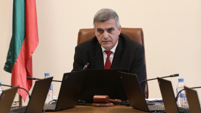 Янев: Теоретично е възможно служебният кабинет да стане редовен
