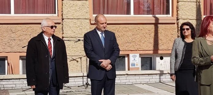 Радев: Ако България имаше повече министри като Кирил Петков