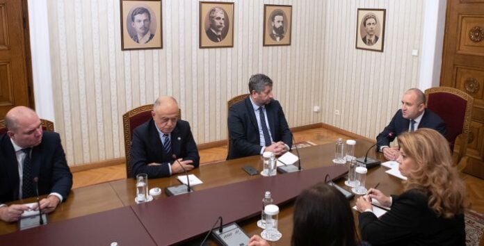 Радев бави третия мандат