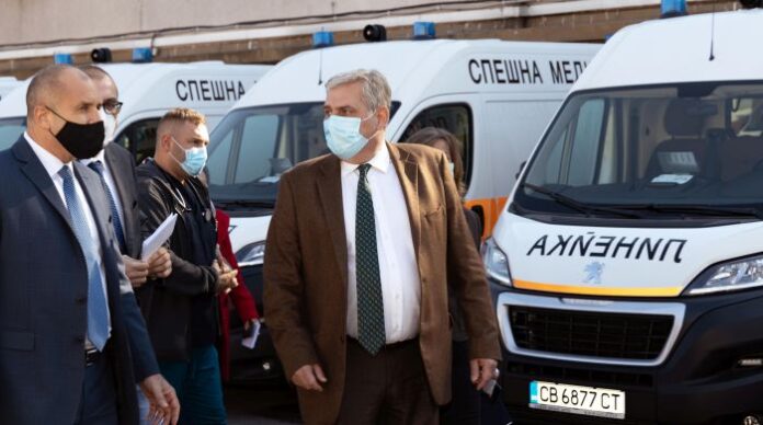 Радев: Борисов саботира ваксинационния процес с лъжи