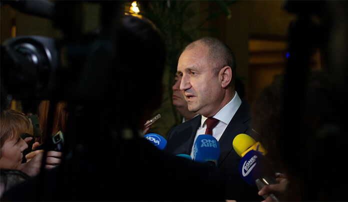 Радев: Докато управлява служебният кабинет