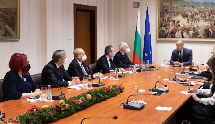 Радев: Достъпът до електроенергия на предсказуема и поносима цена е стратегическа задача