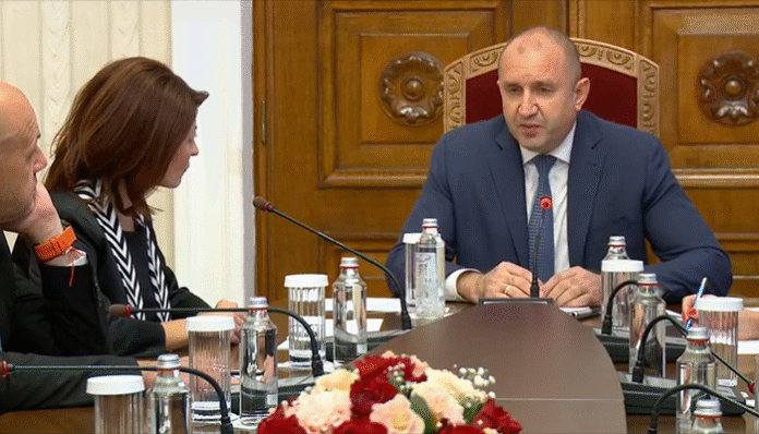 Радев говори с ГЕРБ-СДС за Бюджет 2023