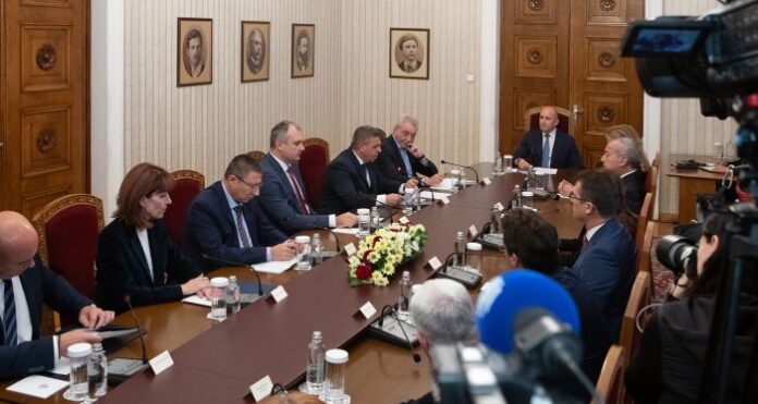 Радев: Избирателят се отвращава