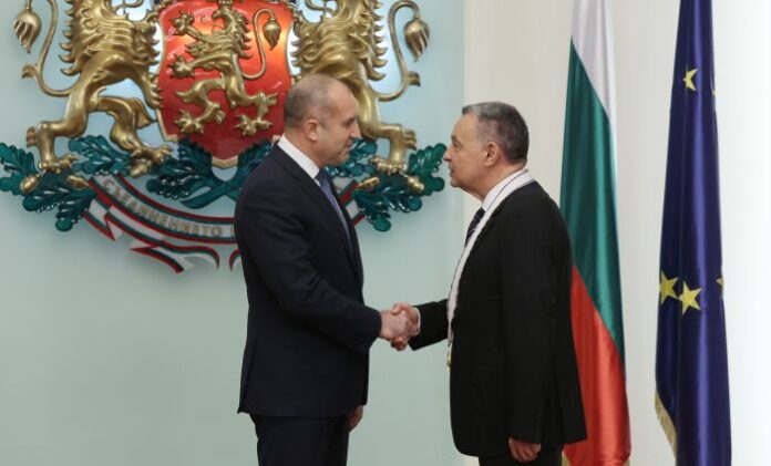 Радев изпрати Москаленко с орден