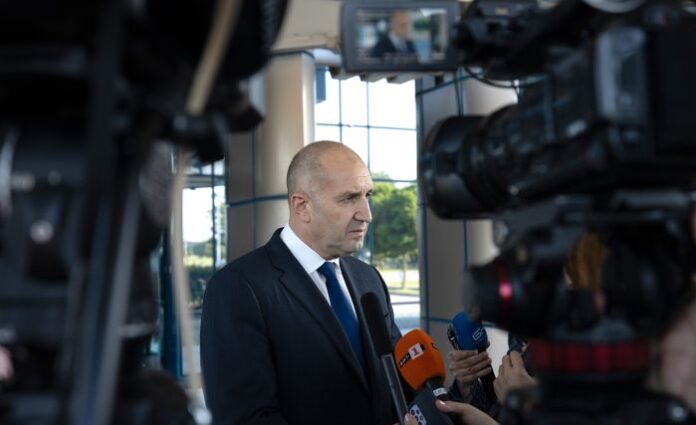 Радев: Конвергентните доклади за въвеждането на еврото са радост за властимащите и тревога за хората