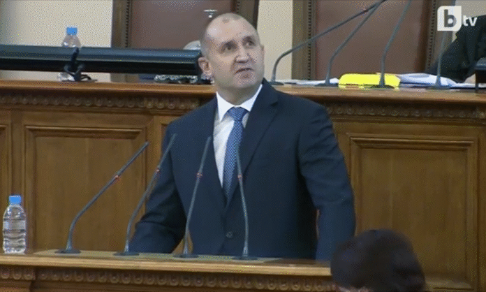 Радев към депутатите: Приемете липсата на опит като едно ново начало