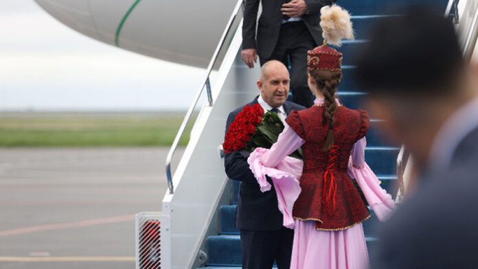 Радев: Лъжа е