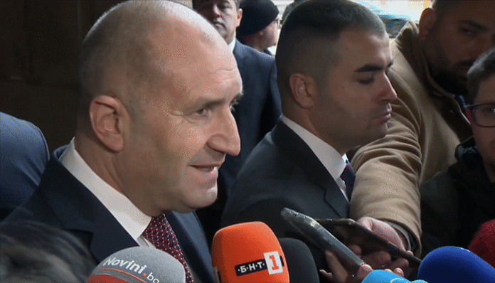 Радев: Наглостта на стероиди в политиката няма да се осъзнае