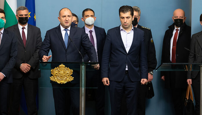 Радев: Няма пряка военна заплаха за България