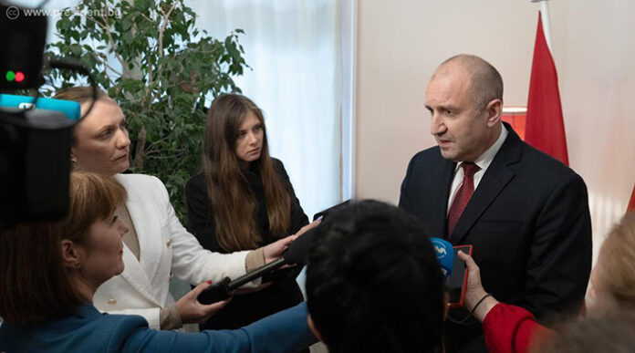 Радев: Политиците да отворят „широко затворените си очи“ за войната в Украйна