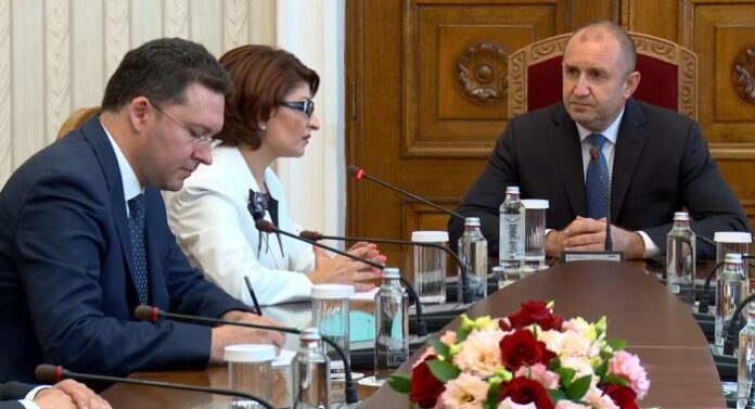 Радев пред ГЕРБ: Очертава се голяма вероятност да има отново служебно правителство
