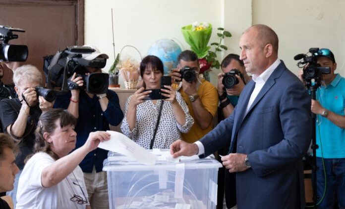 Радев: При съставяне на правителство партиите трябва да се водят от обществения интерес