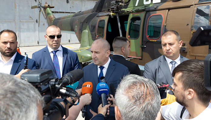 Радев: Приемането на еврото без национален консенсус е стратегическа грешка