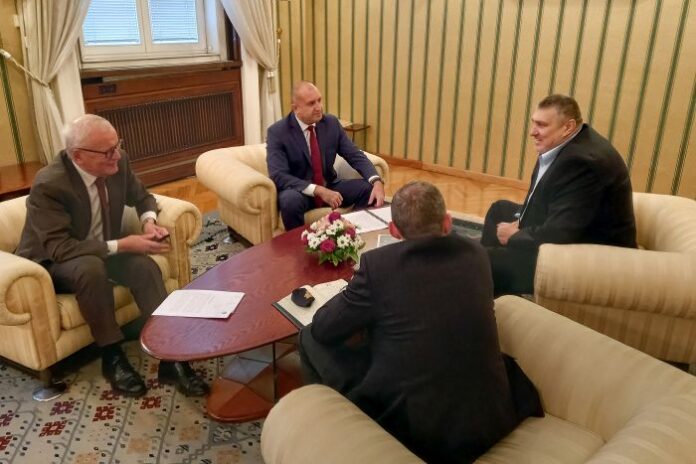 Радев се срещна с президента на Българската федерация по волейбол Любомир Ганев