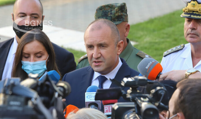 Радев: Вариант „2 в 1” не е в интерес и на президентската институция