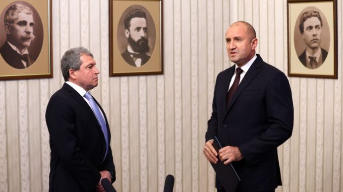 Радев връчи мандата на ИТН: Тошко Йорданов ще разговоря с всички партии