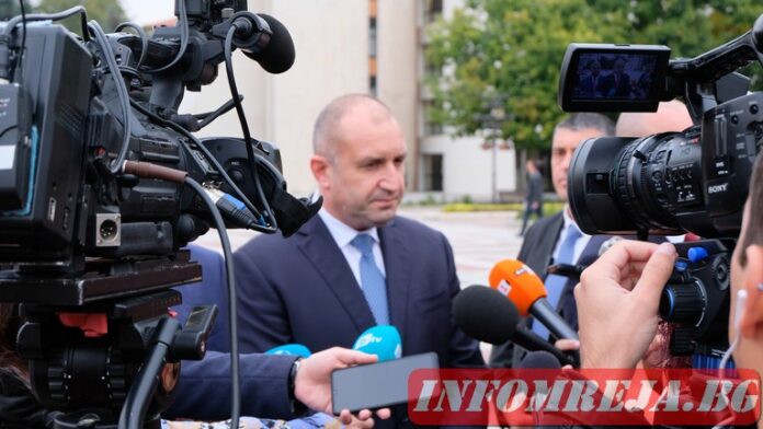 Радев връчва мандата следващата седмица