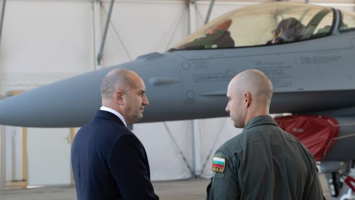 Радев за F-16: Само ентусиазъм не е достатъчен