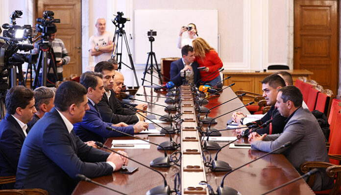 Радостин Василев на срещата с ПП: Явно отиваме на избори!
