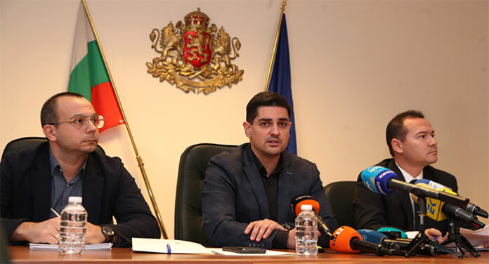 Радостин Василев: Няма да позволя държавни спортни имоти да се рушат