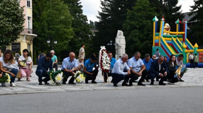 Разлог отбеляза Съединението с честване пред паметника на Левски