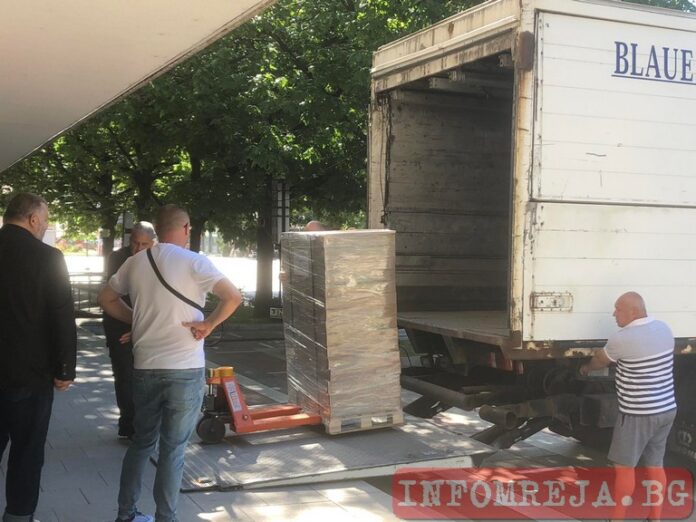 Разпределят бюлетините и книжата по секциите в Пиринско