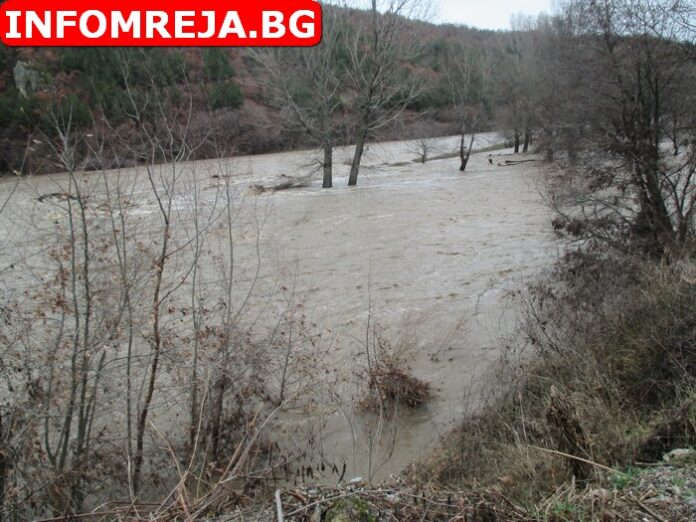 Реките Места и Струма могат да прелеят