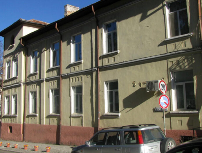 Ремонтират сградата на детска градина 