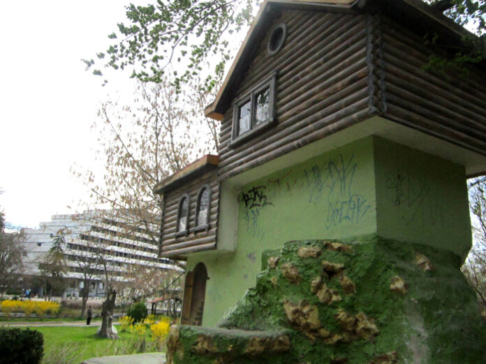 Реновират къщичката на Баба Яга в Сандански