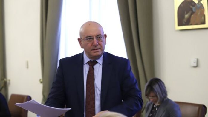 Ревизоро: Някой изработи Борисов и вкара троянски коне в кабинета Главчев