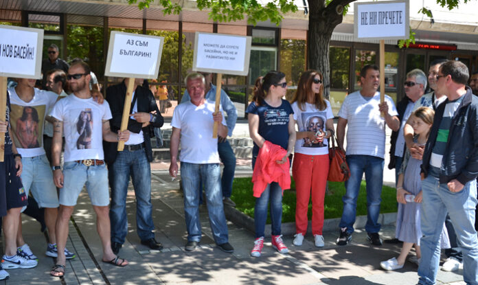 Родители и спортисти подкрепиха кмета за плувния басейн в „Еленово”