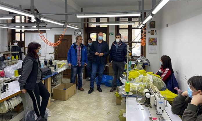 Росен Желязков се срещна в Кресна с работещи в дървопреработвателната промишленост и шивашката индустрия