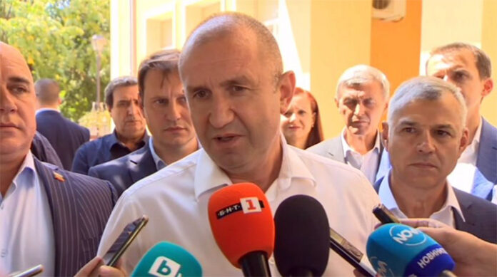 Румен Радев: Най-късно в петък трябва да връча третия мандат