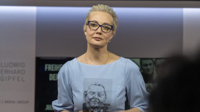 Русия издаде заповед за арест на Юлия Навалная