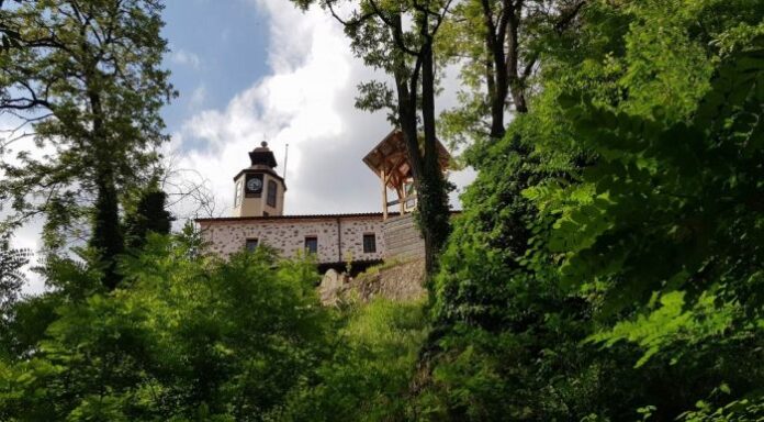 С 300 хил. лв. ремонтират камбанарията на храм „Св. Георги“ в Белица