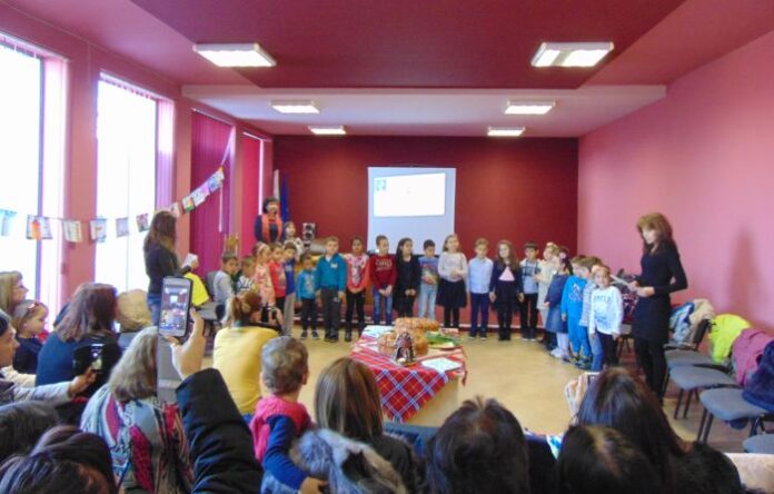 С беседа и празнична програма в Сапарева баня отбелязаха Деня на християнското семейство