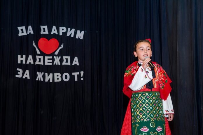 С благотворителен концерт якорудчани дариха надежда на Зелиха